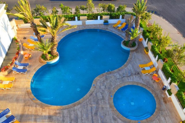 De zwembaden met zonneterras van Aparthotel Atlantic Palm Beach Agadir