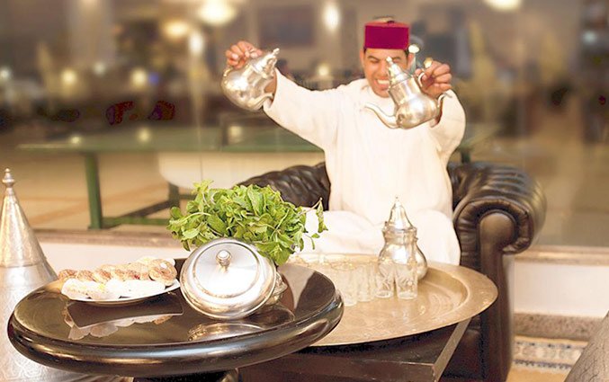 Thee schenken in Hotel Royal Mirage Agadir
