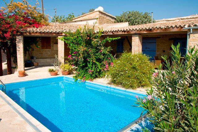 Buitenzwembad van Appartementen Cyprus Village