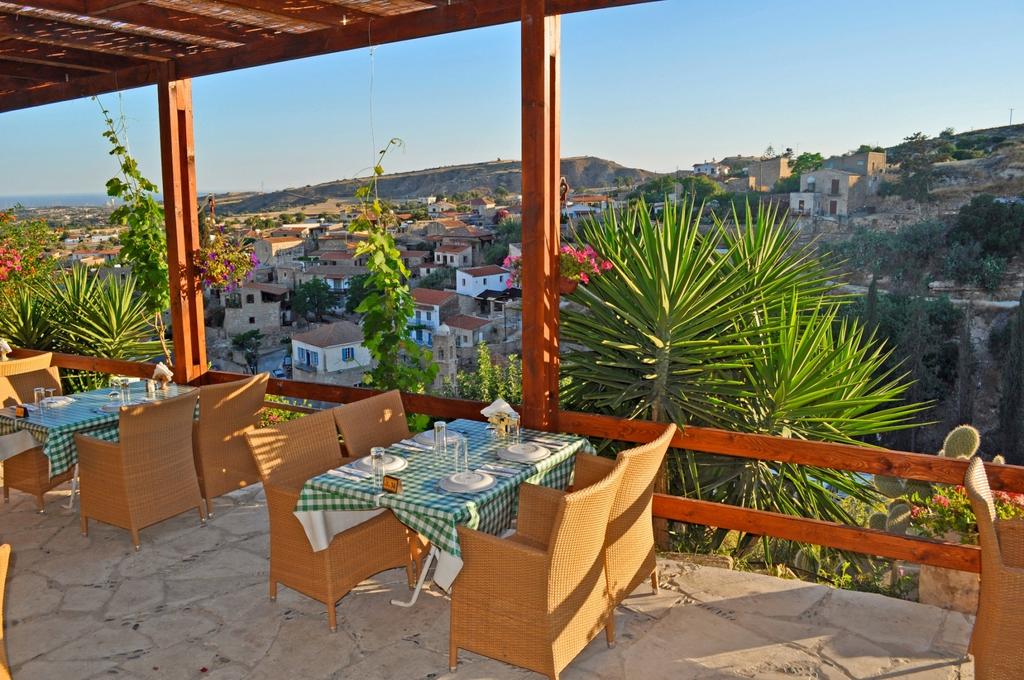Uitzicht vanaf terras van Appartementen Cyprus Village