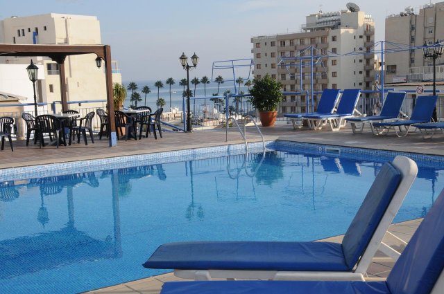 Zwembad van Appartementen Atrium Zenon Larnaca Cyprus