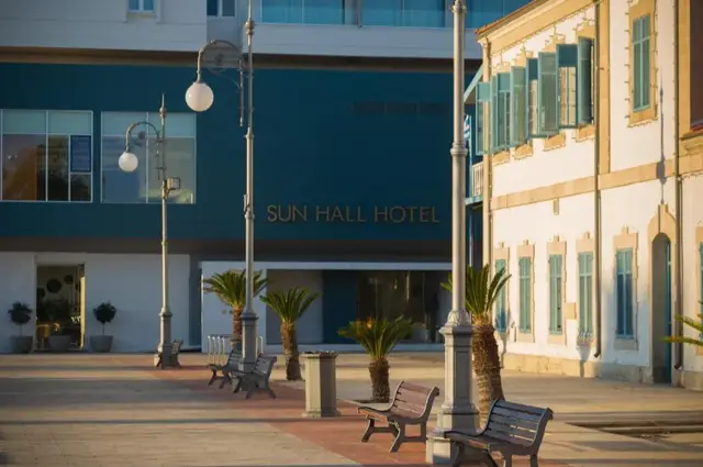 Hotel Sun Hall plein