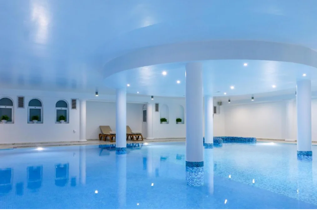 Hotel Golden Bay Beach binnenzwembad