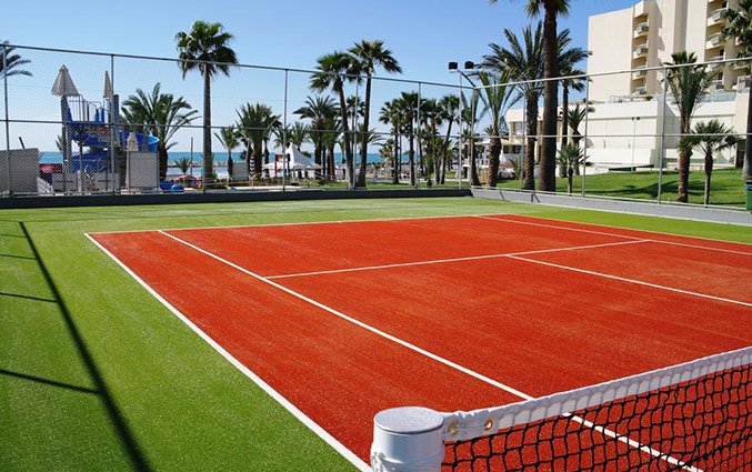Tennisbaan van Hotel Golden Bay Beach in Larnaca - Cyprus