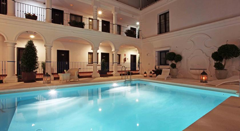 Het zwembad van Hotel La Fonda in Andalusië