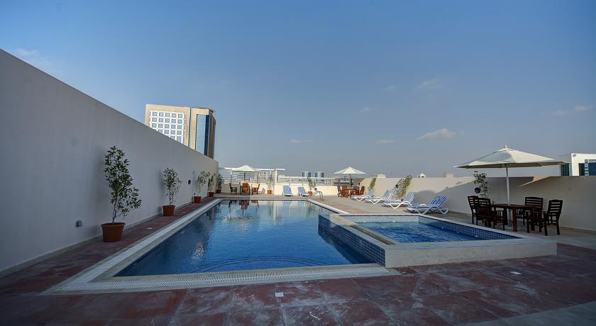 Dakterras met zwembad van Hotel Orchid Vue in Dubai