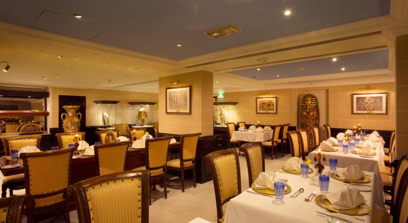 Restaurant van Hotel Arabian Courtyardin Dubai