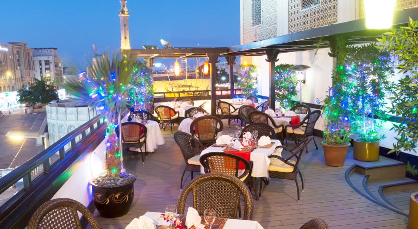 Terras van Hotel Arabian Courtyardin Dubai