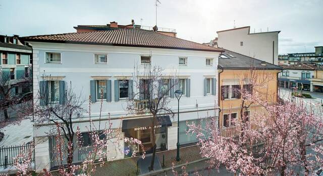 Buitenkant van hotel Aaron stedentrip Venetië