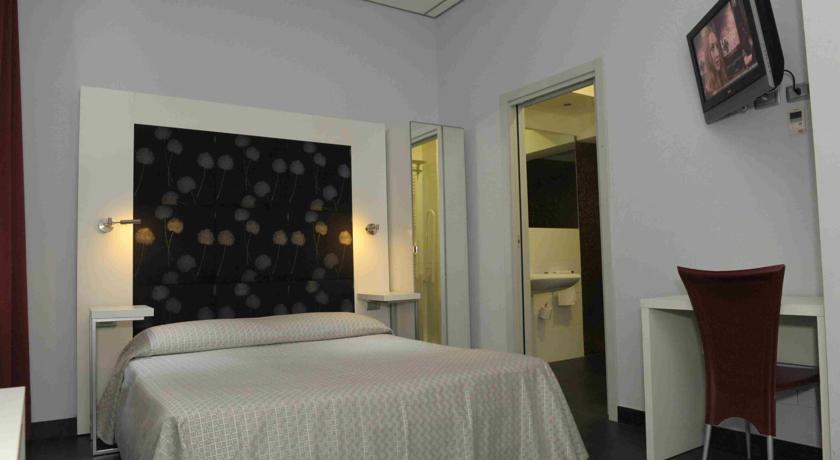 Kamer met tweepersoonsbed van hotel Aaron stedentrip Venetië