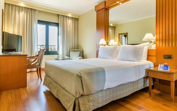 Slaapkamer van hotel Sevilla Macarena in Sevilla