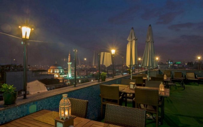 Dakterras met uitzicht van Hotel Laleli Gonen in Istanbul