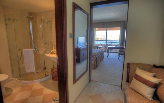 Badkamer van een tweepersoonskamer van Grand Hotel Excelsior op Malta