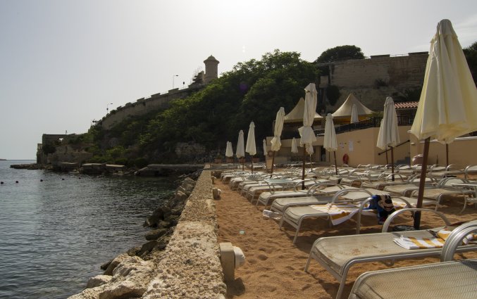 Strand van Grand Hotel Excelsior op Malta