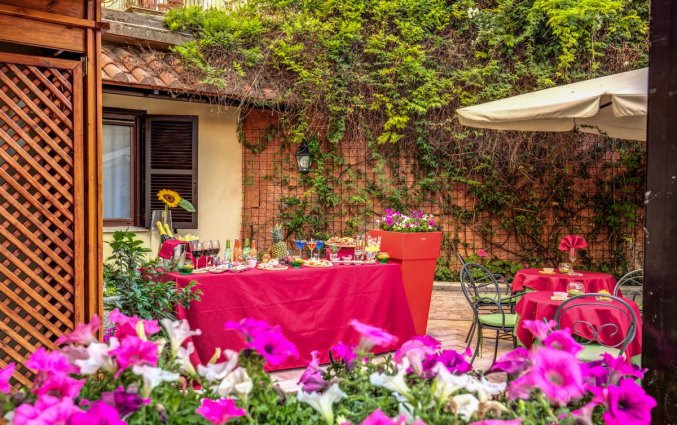 Kleurrijke tuin van Rome Garden Hotel