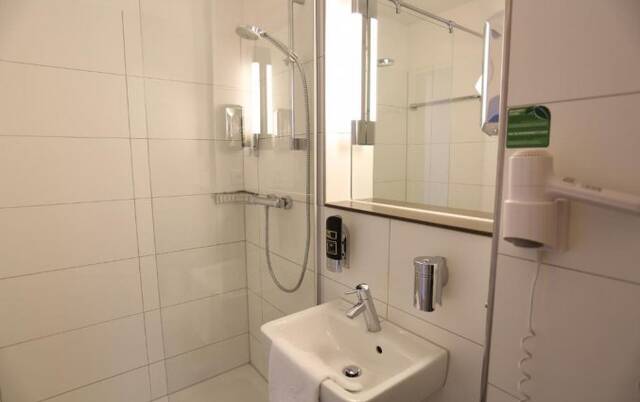Badkamer in een kamer van Hotel Aletto Kudamm in Berlijn