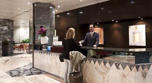 Hotel Catalonia Giralda