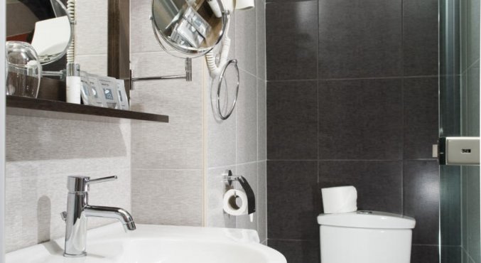 Badkamer van Honest Budapest by Chic & Basic