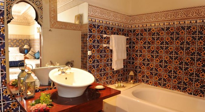 Badkamer van de suite van Riad Shaden in Marrakech