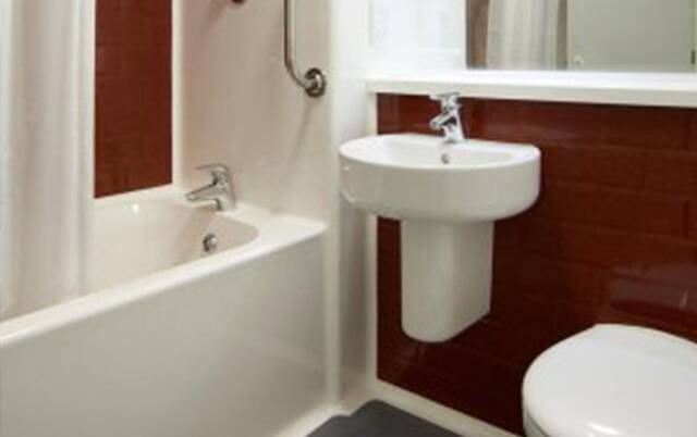 Badkamer van een tweepersoonskamer van Hotel Travelodge Bethnal Green in Londen