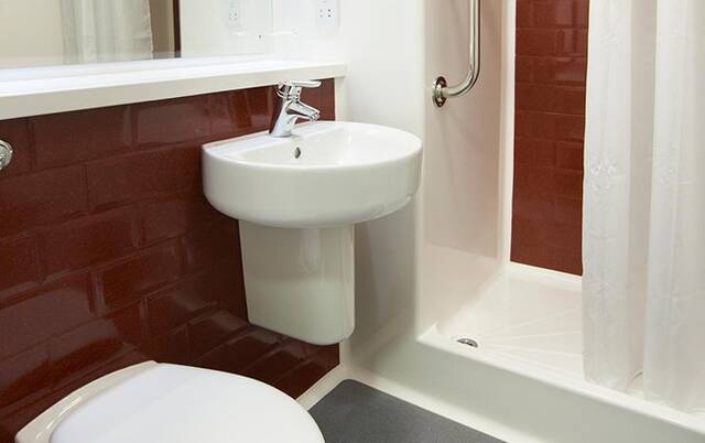 Badkamer van een tweepersoonskamer van Hotel Travelodge Bethnal Green in Londen