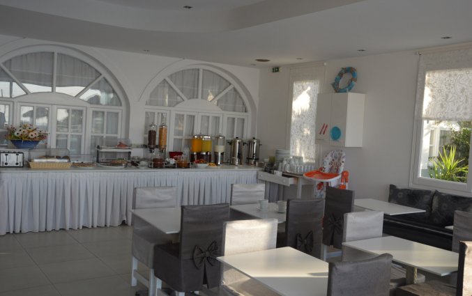 Ontbijtzaal van Hotel Villa Olympia op Santorini