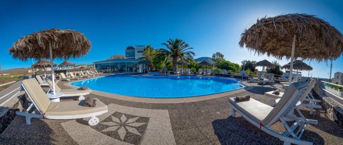 Tuin met zwembad van Hotel Villa Olympia op Santorini