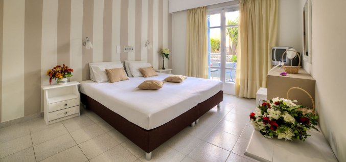 Tweepersoonskamer van Hotel Villa Olympia op Santorini
