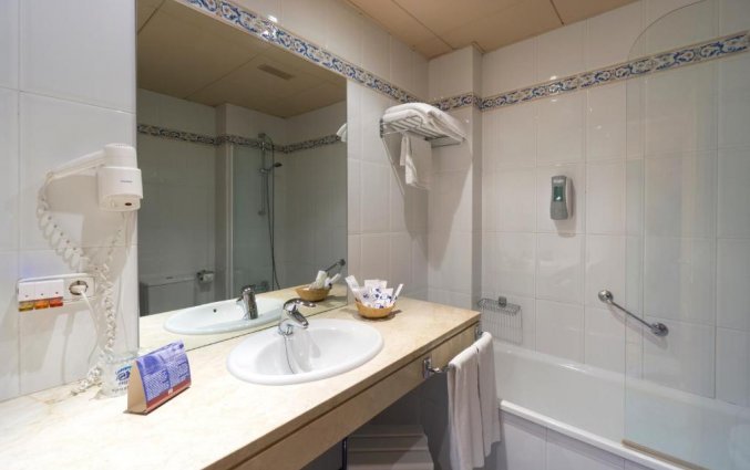 Badkamer van een tweepersoonskamer van Hotel MS Fuente Las Piederas in Andalusie