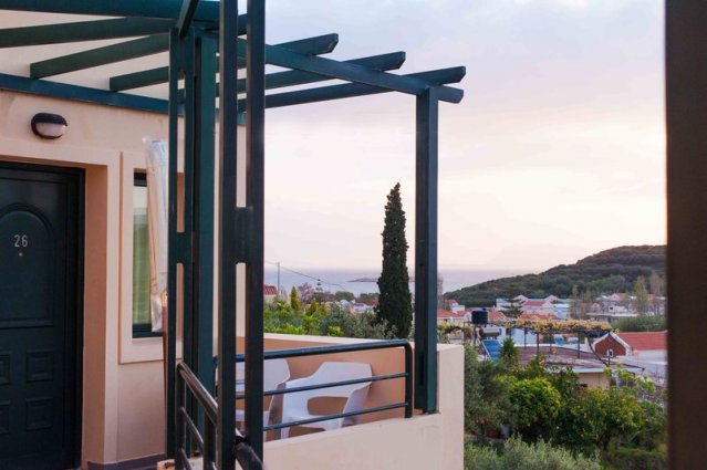 Uitzicht vanaf Rainbow Apartments op Kreta