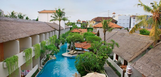 Buitenzwembad van Hotel Kuta Lagoon Resort op Bali