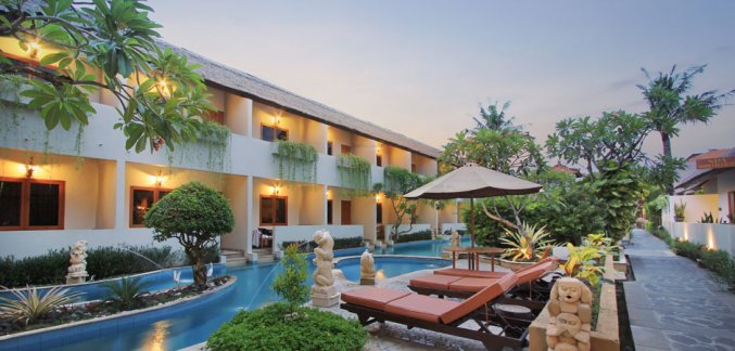 Buitenzwembad van Hotel Kuta Lagoon Resort op Bali