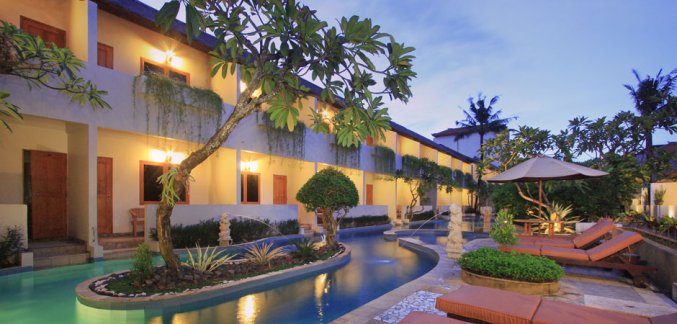 Buitenzwembad van Hotel Kuta Lagoon Resort op Bali