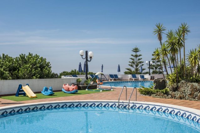 Buitenzwembad van Hotel São Félix Hillside in Noord-Portugal