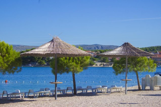 Strand van Hotel Spongiola in Dalmatië