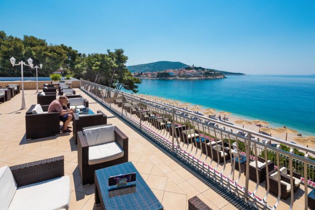 Terras van Hotel Zora in Dalmatië