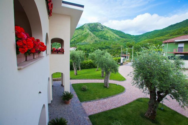 Buitenkant met tuin van Hotel Il Casale Della Stella in Amalfi
