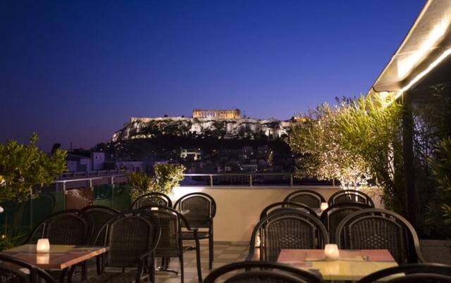 Dakterras met uitzicht van Hotel Attalos in Athene