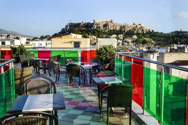 Dakterras met uitzicht van Hotel Attalos in Athene