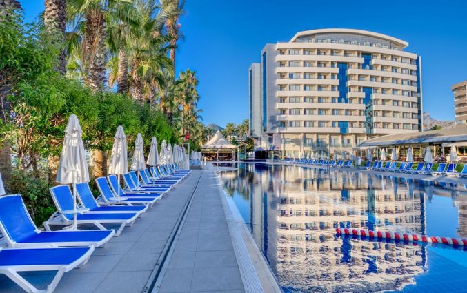 Buitenzwembad van Porto Bello Resort in Antalya