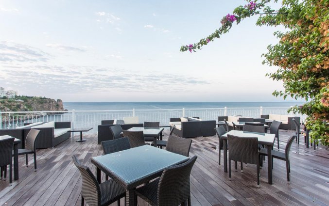 Terras van Hotel Club Falcon in Antalya