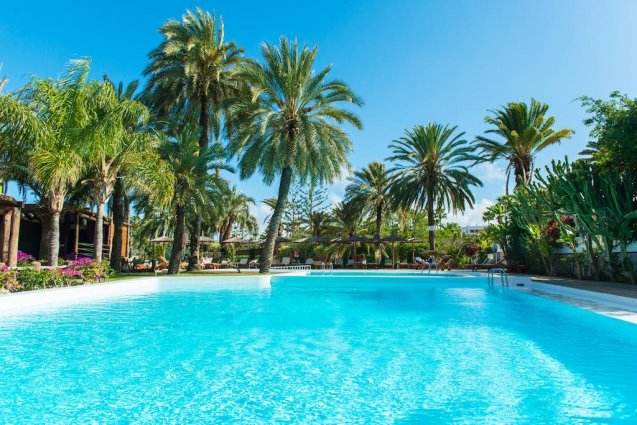 Buitenzwembad van Bungalows Miraflor Suites op Gran Canaria