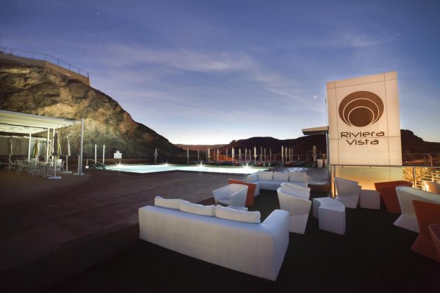 Zwembad en terras van Hotel Riviera Vista op Gran Canaria