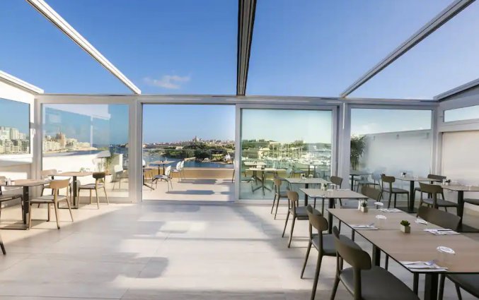 Terras van Hotel & Suites 115 The Strand op Malta