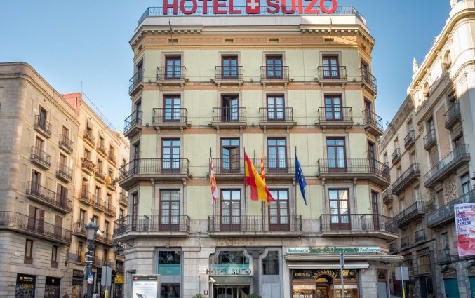Vooraanzicht van Hotel Suizo Barcelona