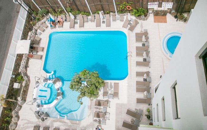 Zwembad van bovenaf van Hotel THe Anamar Suite op Gran Canaria