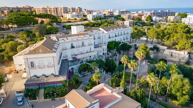 Hotel Grand Villa Politi gebouw
