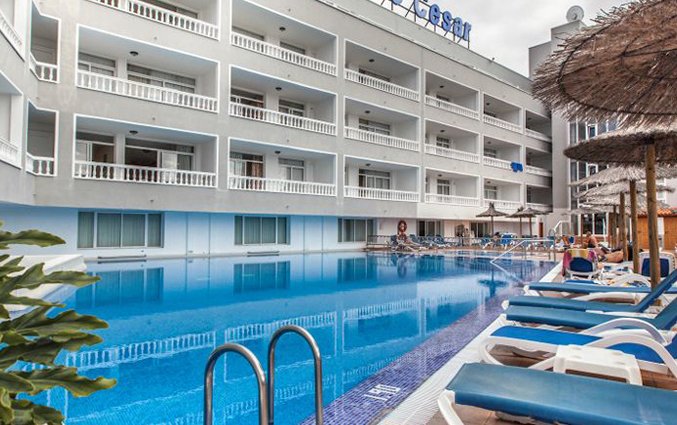 Buitenzwembad van Hotel Blue Sea Lagos de Cesar op Tenerife