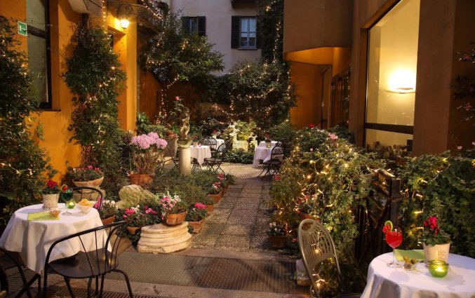 Het terras van Hotel Sanpi Milaan