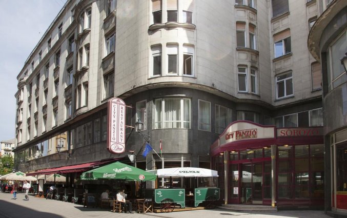 Buitenkant van Hotel Pilvax in Budapest